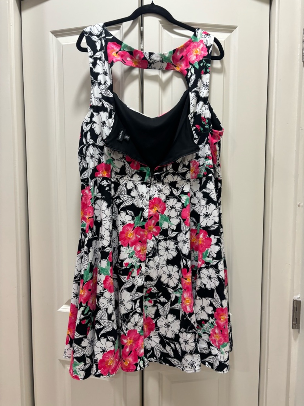 TORRID Sz 22 Sweetheart Neckline Sleeveless Black & White Floral Dress - Picture 5 of 13